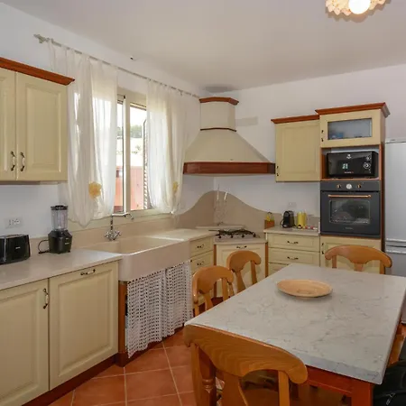 Gorgeous In With House A Panoramic View *
