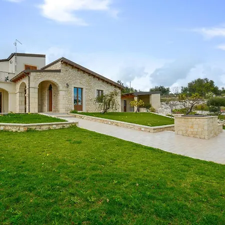 Gorgeous In With House A Panoramic View