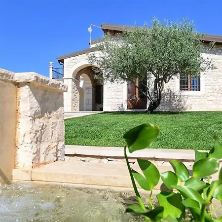 Holiday home Gorgeous In With House A Panoramic View Noto